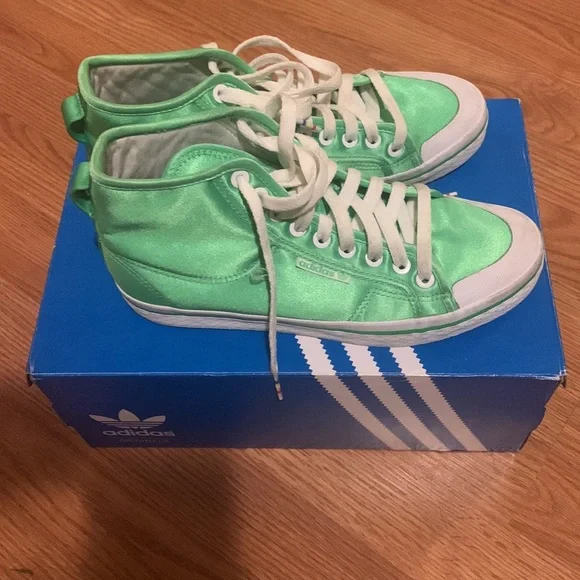 Adidas - Picture 3 of 4